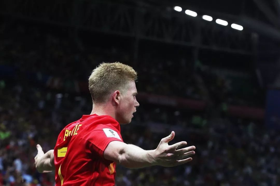 曼联考虑签下巴莱巴，期待填补中场空缺，暂无戈麦斯交易计划。